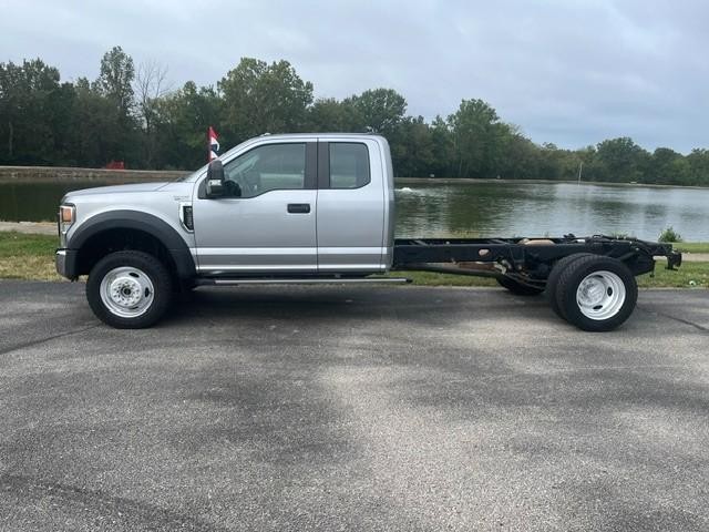 Ford Super Duty F-450 DRW Vehicle Full-screen Gallery Image 02