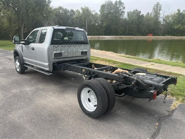 Ford Super Duty F-450 DRW Vehicle Full-screen Gallery Image 03
