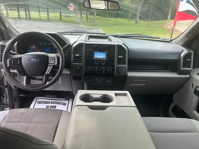 Ford Super Duty F-450 DRW Vehicle Full-screen Gallery Image 11