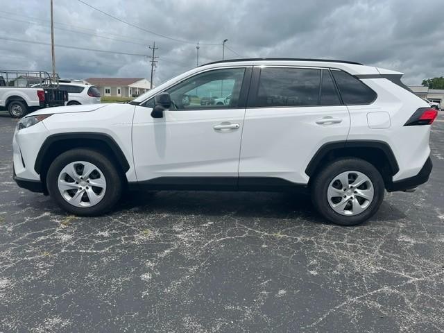 Toyota RAV4 LE Vehicle Full-screen Gallery Image 10