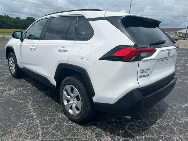 Toyota RAV4 LE Vehicle Full-screen Gallery Image 11