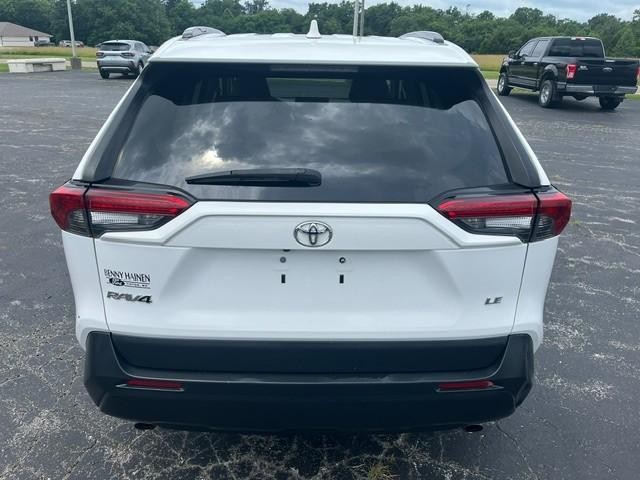 Toyota RAV4 LE Vehicle Full-screen Gallery Image 12