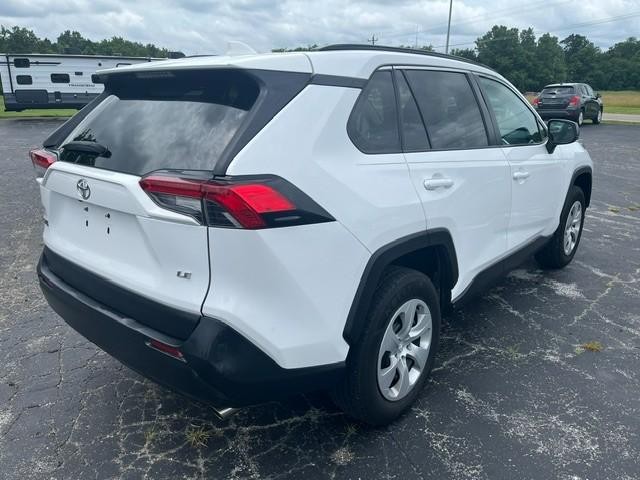Toyota RAV4 LE Vehicle Full-screen Gallery Image 13