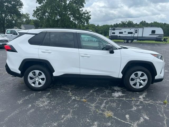 Toyota RAV4 LE Vehicle Full-screen Gallery Image 14