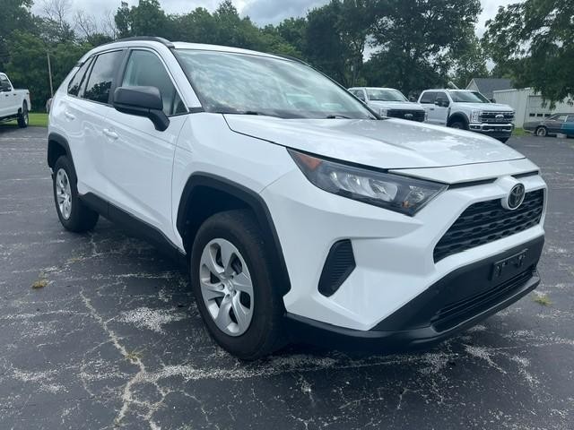 Toyota RAV4 LE Vehicle Full-screen Gallery Image 15