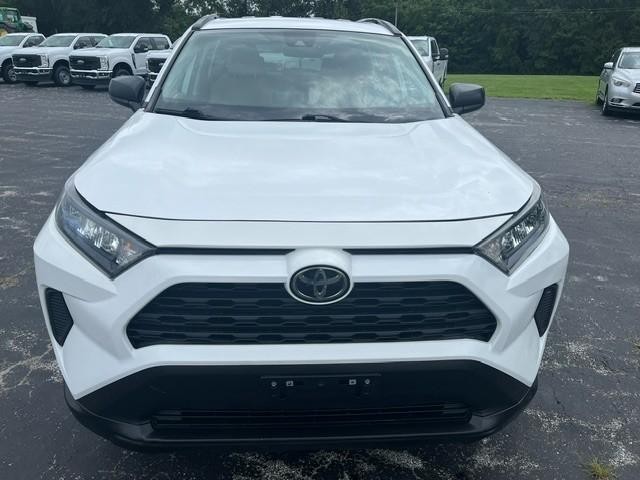 Toyota RAV4 LE Vehicle Full-screen Gallery Image 16