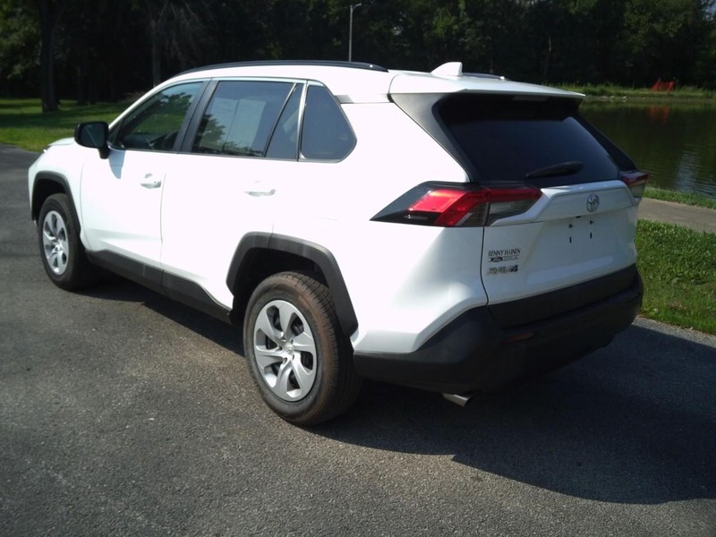 Toyota RAV4 LE Vehicle Full-screen Gallery Image 03