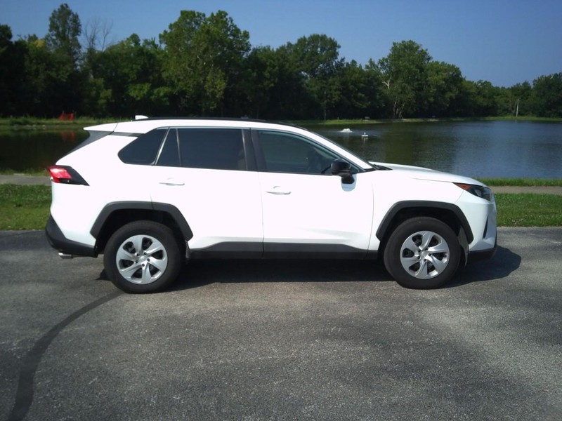 Toyota RAV4 LE Vehicle Full-screen Gallery Image 06