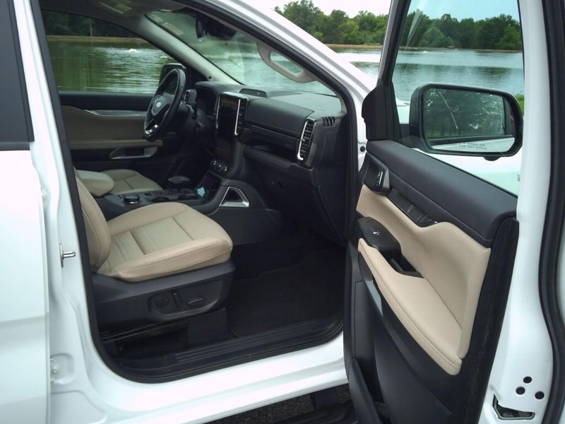 Ford Ranger Vehicle Full-screen Gallery Image 12
