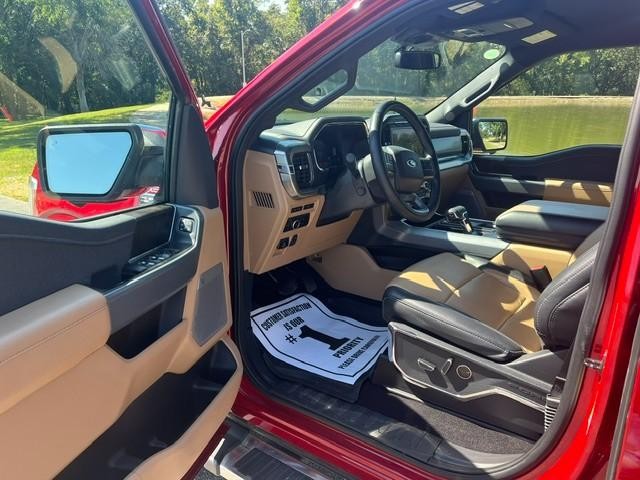 Ford F-150 Vehicle Full-screen Gallery Image 10