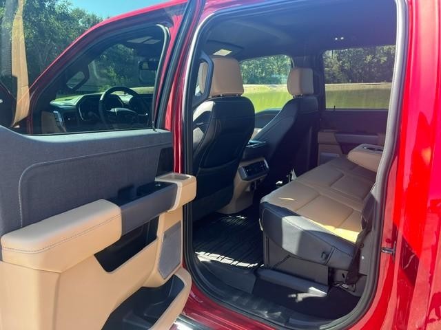 Ford F-150 Vehicle Full-screen Gallery Image 11