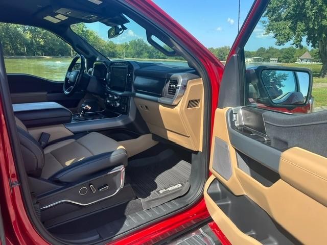 Ford F-150 Vehicle Full-screen Gallery Image 18