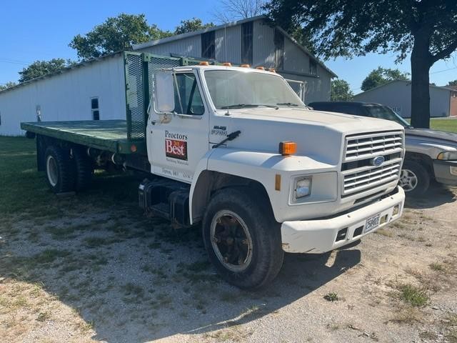 Ford F700 Vehicle Full-screen Gallery Image 03