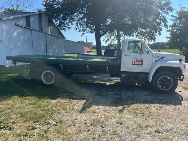 Ford F700 Vehicle Full-screen Gallery Image 04