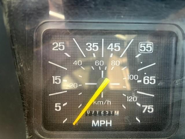 Ford F700 Vehicle Full-screen Gallery Image 09