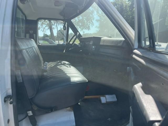 Ford F700 Vehicle Full-screen Gallery Image 10