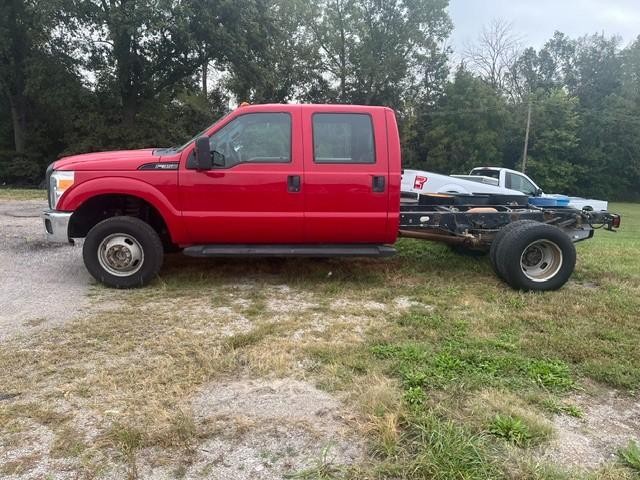 Ford Super Duty F-350 DRW Vehicle Full-screen Gallery Image 02