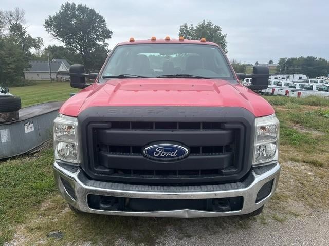 Ford Super Duty F-350 DRW Vehicle Full-screen Gallery Image 04
