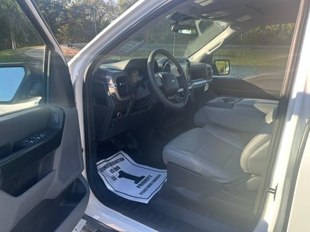 Ford F-150 Vehicle Full-screen Gallery Image 09