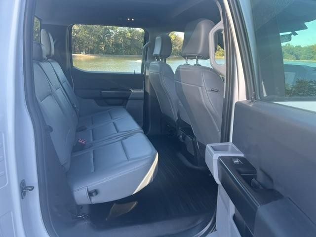 Ford F-150 Vehicle Full-screen Gallery Image 13