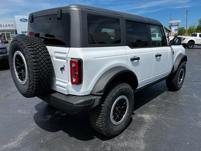 Ford Bronco Vehicle Image 03