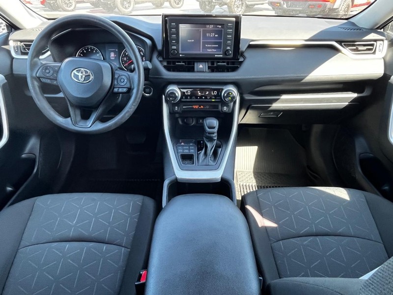 Toyota RAV4 Vehicle Image 11