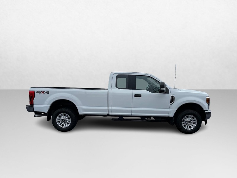 Ford Super Duty F-250 SRW Vehicle Image 02