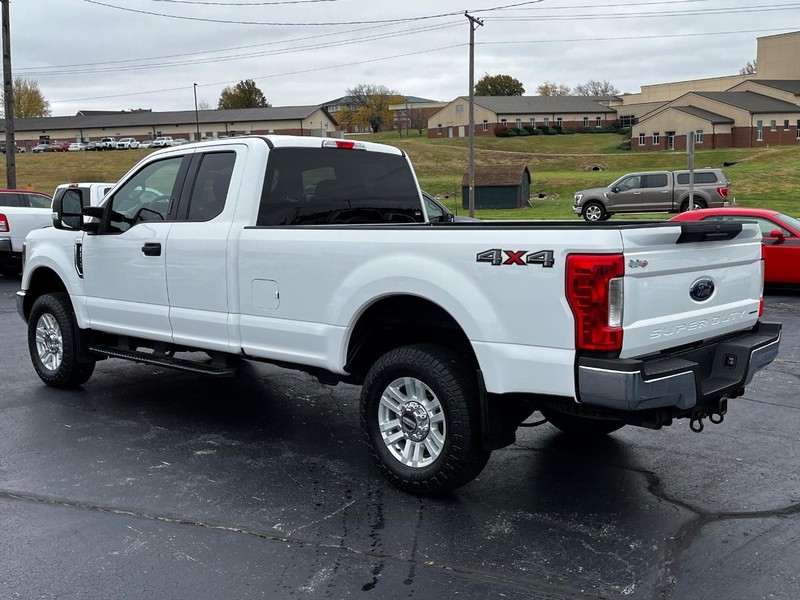 Ford Super Duty F-250 SRW Vehicle Image 06