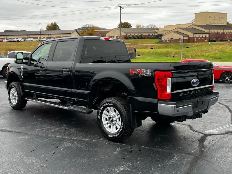 Ford Super Duty F-250 SRW Vehicle Image 06