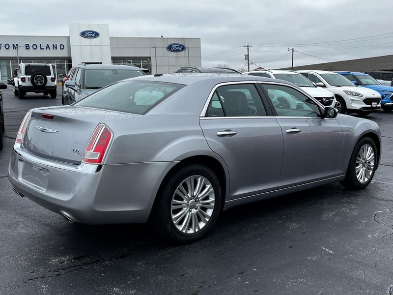 Chrysler 300 Vehicle Image 03