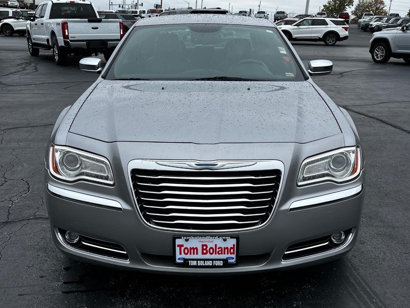 Chrysler 300 Vehicle Image 09