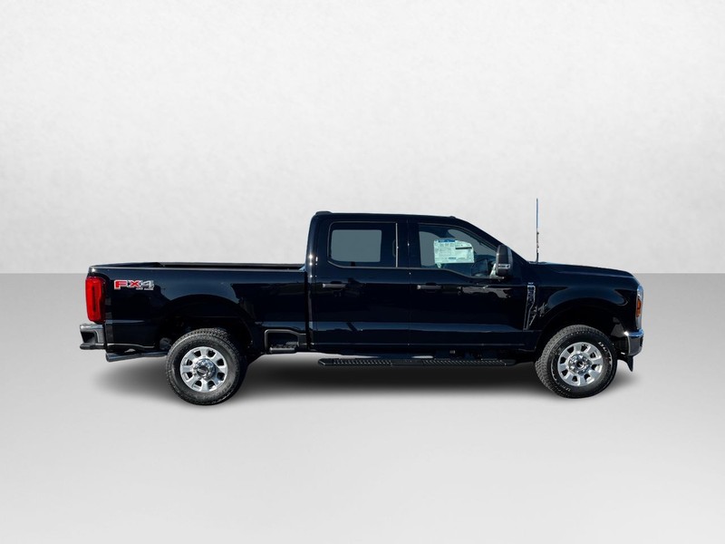 Ford Super Duty F-350 SRW Vehicle Image 02