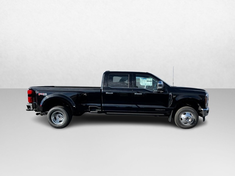 Ford Super Duty F-350 DRW Vehicle Image 02