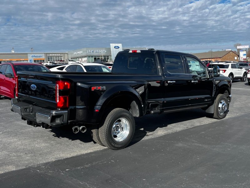 Ford Super Duty F-350 DRW Vehicle Image 03