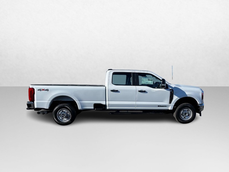 Ford Super Duty F-350 SRW Vehicle Image 02