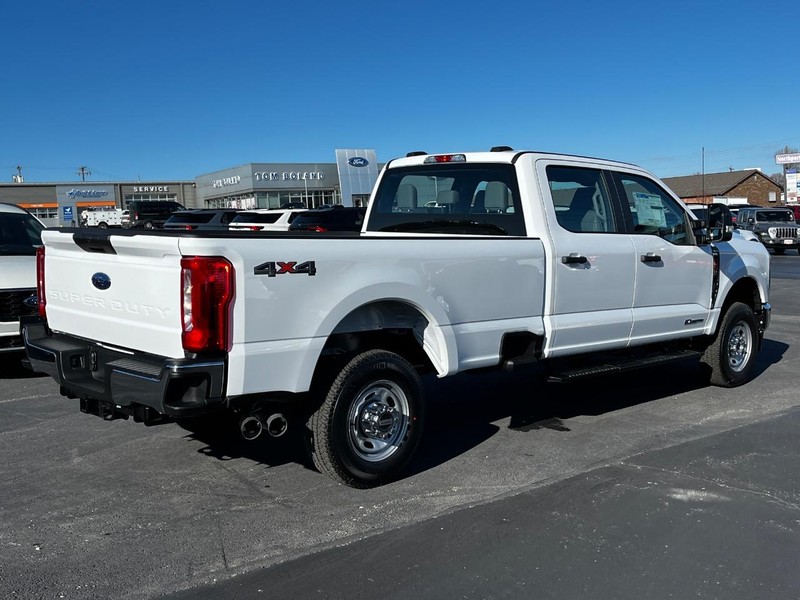 Ford Super Duty F-350 SRW Vehicle Image 03