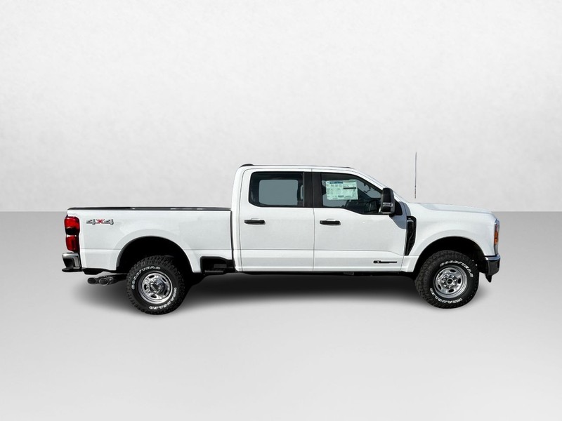 Ford Super Duty F-350 SRW Vehicle Image 02