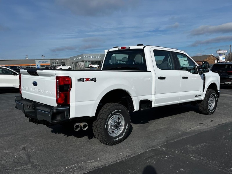 Ford Super Duty F-350 SRW Vehicle Image 03