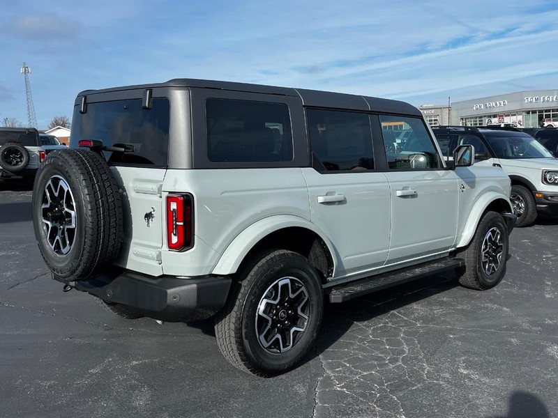 Ford Bronco Vehicle Image 03