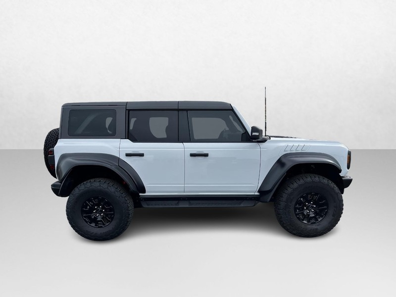 Ford Bronco Vehicle Image 02