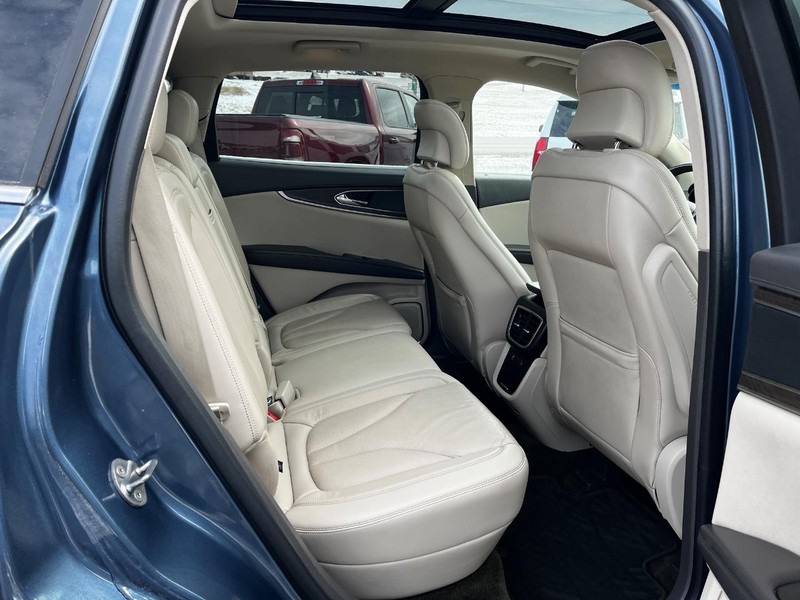 Lincoln MKX Vehicle Image 10