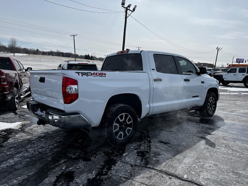 Toyota Tundra 4WD Vehicle Image 03