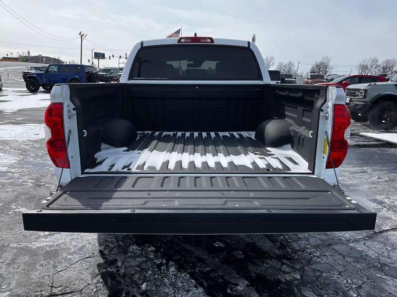 Toyota Tundra 4WD Vehicle Image 05