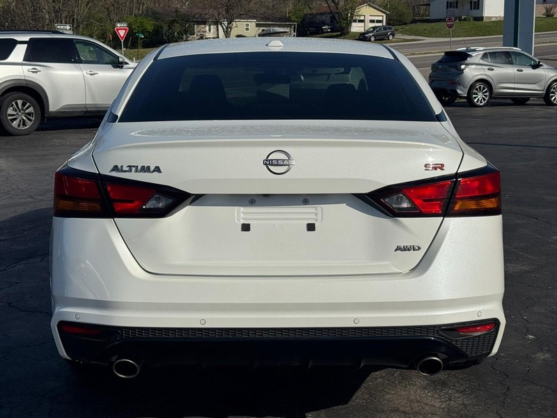 Nissan Altima Vehicle Image 06