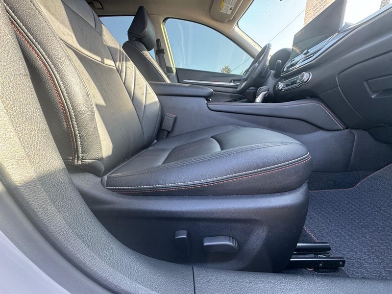 Nissan Altima Vehicle Image 13