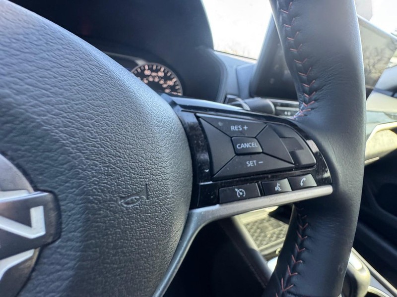 Nissan Altima Vehicle Image 15