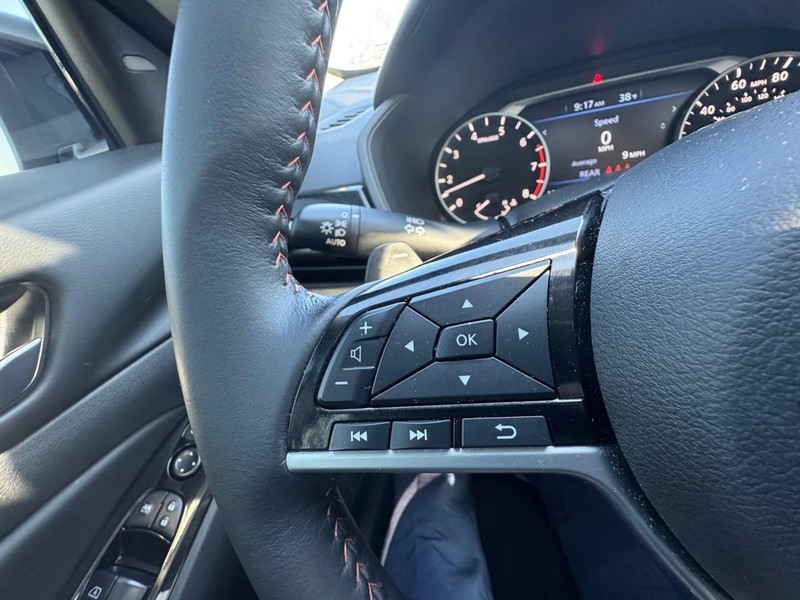 Nissan Altima Vehicle Image 16