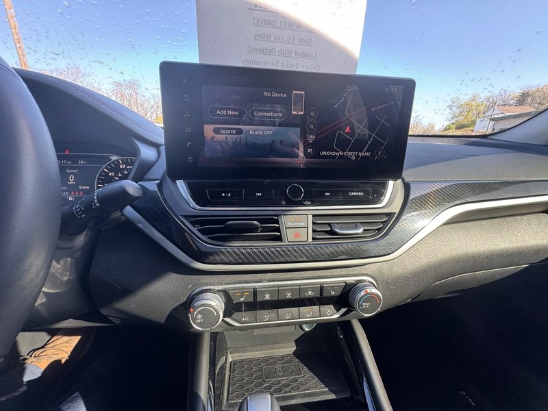 Nissan Altima Vehicle Image 18