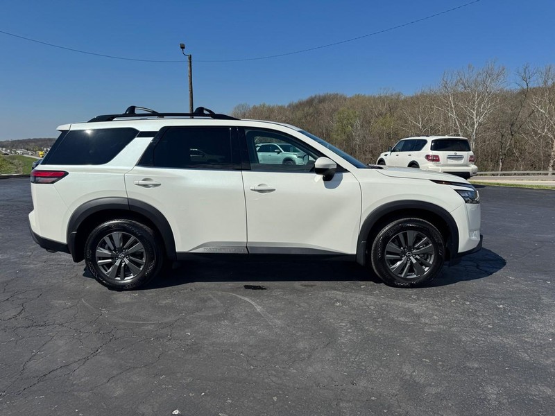 Nissan Pathfinder Vehicle Image 03
