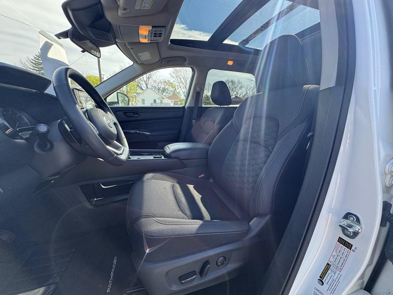 Nissan Pathfinder Vehicle Image 08